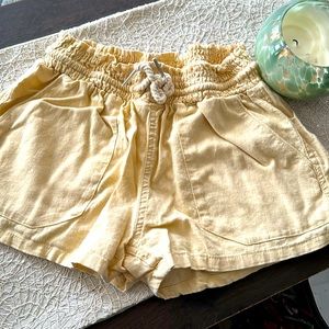 NWOT without tags yellow love tree shorts, size medium
